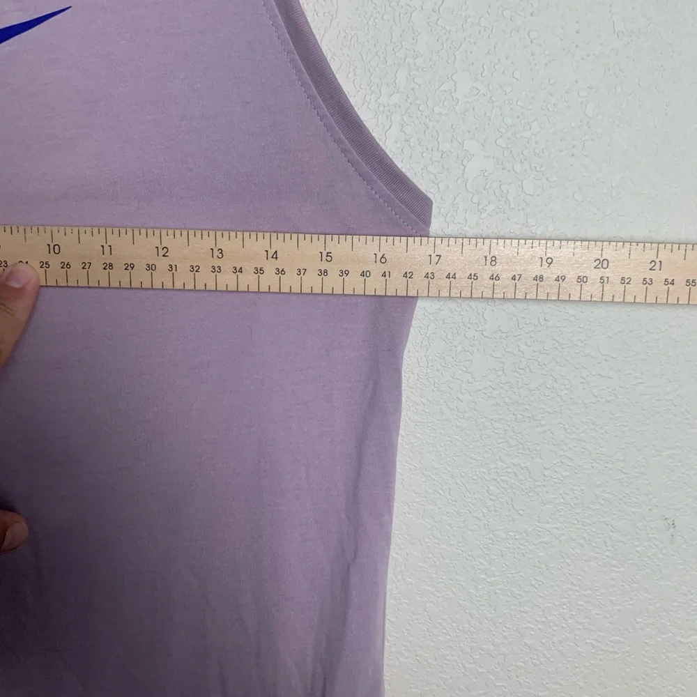 Nike Women's Size‎ Small Yoga Athletic Tank Top Graphic Sleeveless Purple